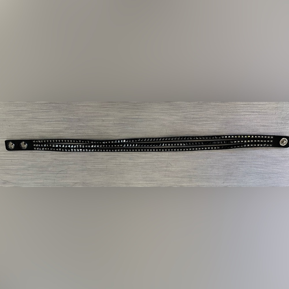 Swarovski slake wrap bracelet black, square crystals